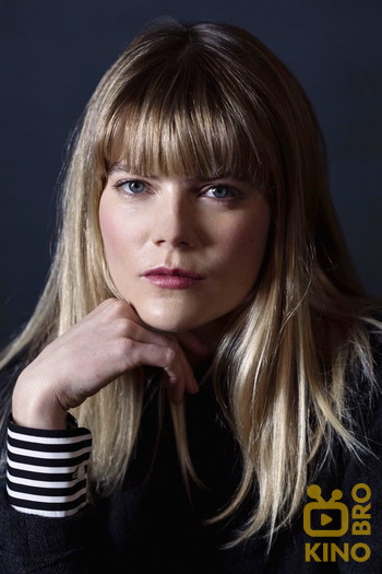 Photo of actress Emma Greenwell