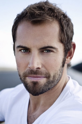 Photo of actor Daniel MacPherson