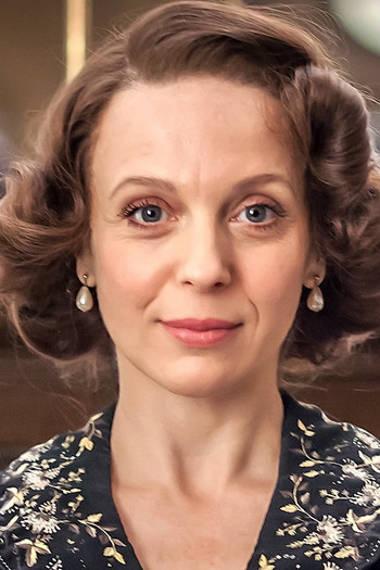 Photo of actress Amanda Abbington