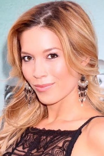 Photo of actress Alicia Vela-Bailey