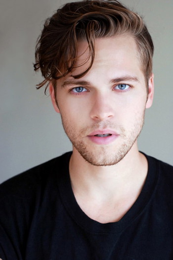 Photo of actor Alexander Calvert