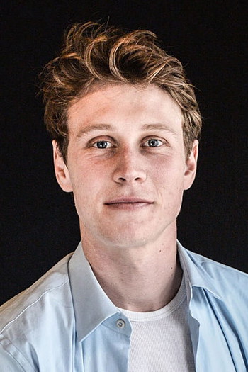 Photo of actor George MacKay