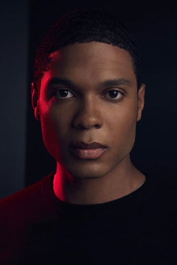 Photo of actor Ray Fisher