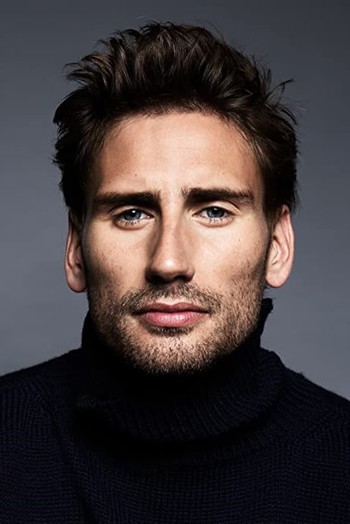 Photo of actor Edward Holcroft