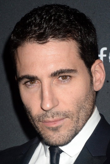 Photo of actor Miguel Ángel Silvestre