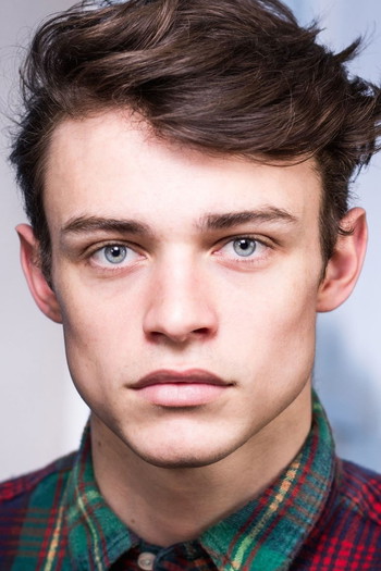 Photo of actor Thomas Doherty