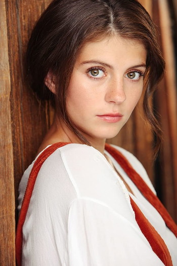 Photo of actress Emily Bader