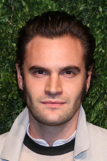 Photo of actor Tom Bateman