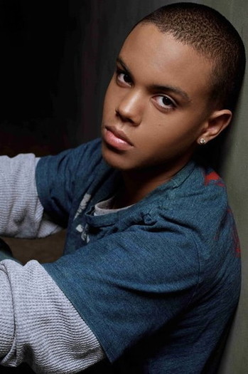 Photo of actor Evan Ross