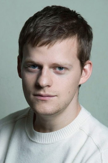 Photo of actor Lucas Hedges