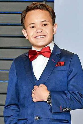 Photo of actor Sam Humphrey