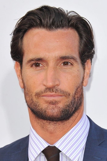 Photo of actor Matthew Del Negro