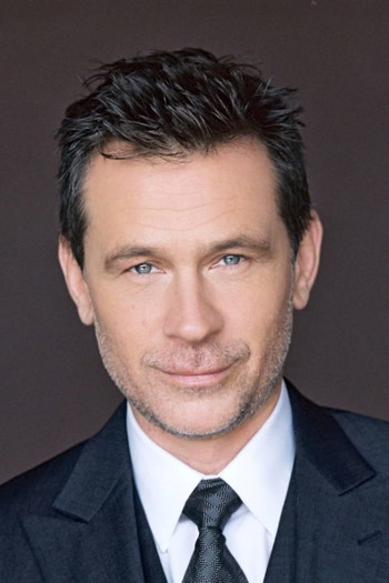 Photo of actor Connor Trinneer