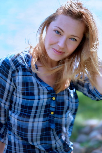 Photo of actress Elizabeth Lavender