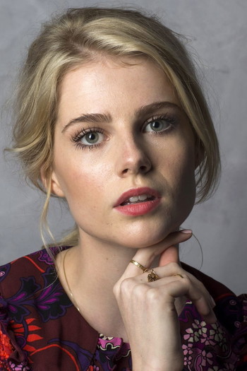 Photo of actress Lucy Boynton