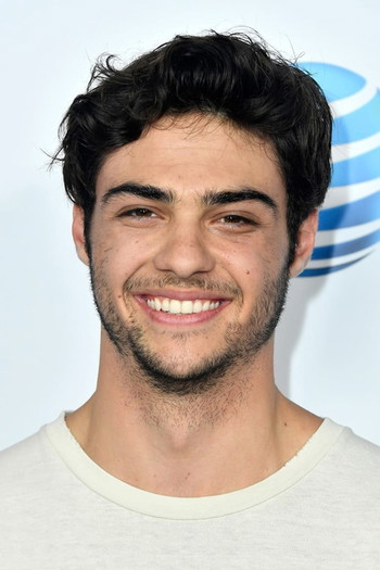 Фото актёра Noah Centineo