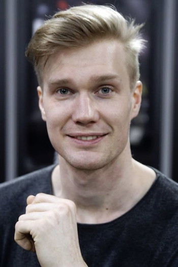 Photo of actor Joonas Suotamo