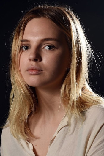 Photo of actress Odessa Young