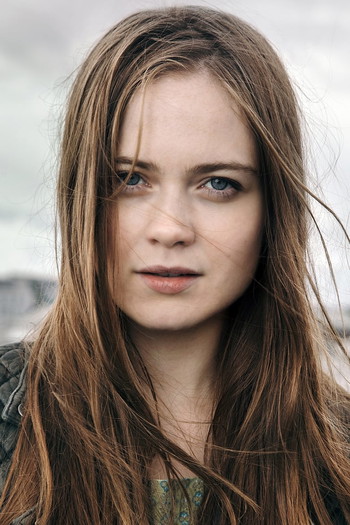 Photo of actress Hera Hilmar