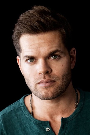 Photo of actor Wes Chatham