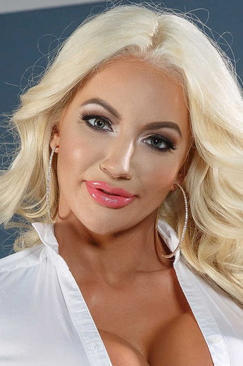 Photo of actress Nicolette Shea