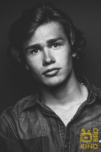 Photo of actor Miles Strommen