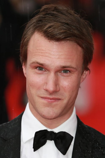 Photo of actor Hugh Skinner