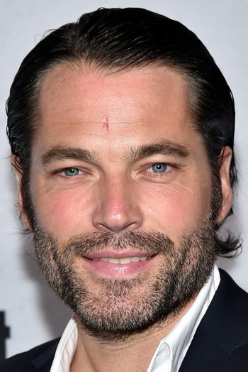 Photo of actor Tim Rozon