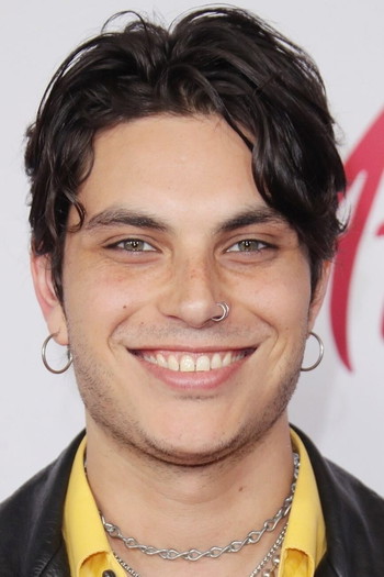 Photo of actor Samuel Larsen