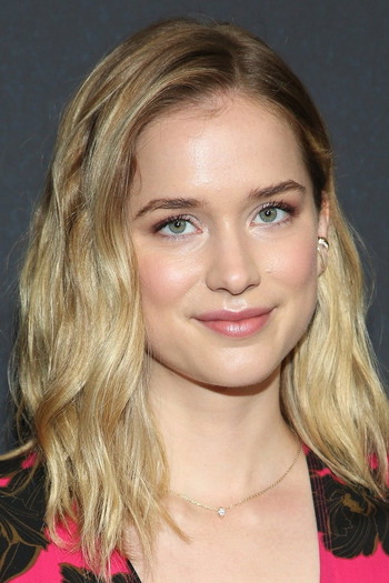 Photo of actress Elizabeth Lail