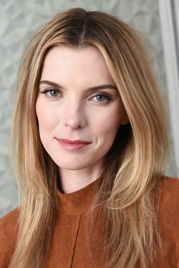 Photo of actress Betty Gilpin