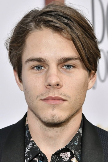 Photo of actor Jake Manley