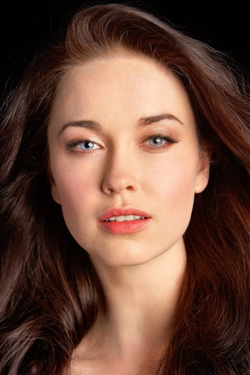 Photo of actress Elyse Levesque