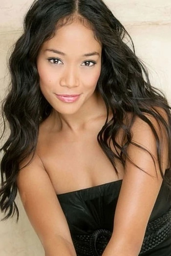 Photo of actress Shelby Rabara