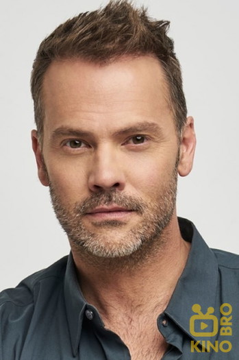 Photo of actor Barry Watson