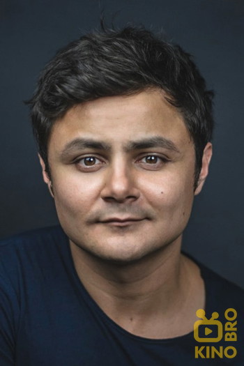 Photo of actor Arturo Castro