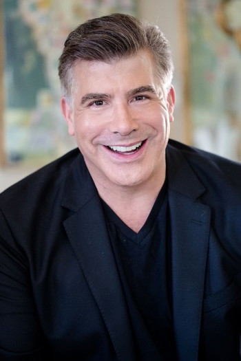 Фото актора Bryan Batt