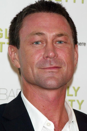 Фото актора Grant Bowler