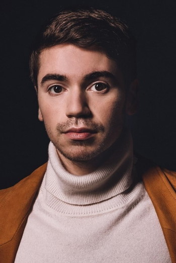 Photo of actor Noah Galvin