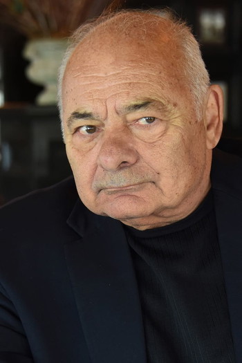 Photo of actor Burt Young