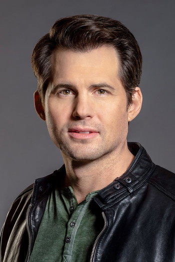 Photo of actor Kristoffer Polaha