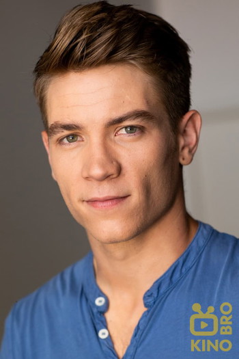 Photo of actor Lucas Adams