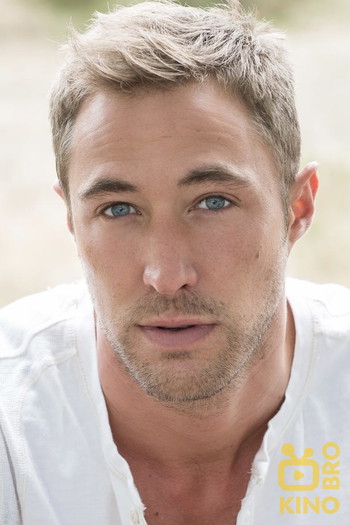 Photo of actor Kyle Lowder