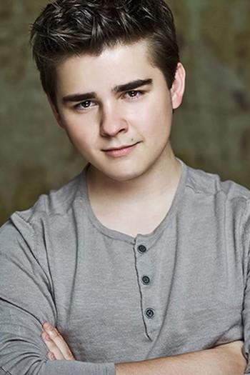 Photo of actor Dylan Everett