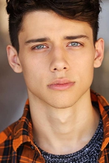 Photo of actor Uriah Shelton