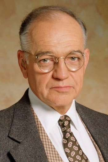 Photo of actor Richard Dysart