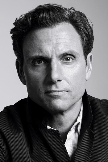 Photo of actor Tony Goldwyn