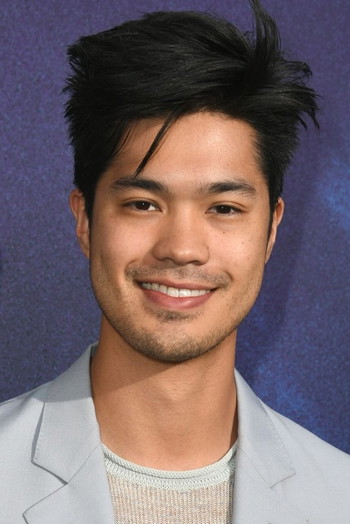 Photo of actor Ross Butler