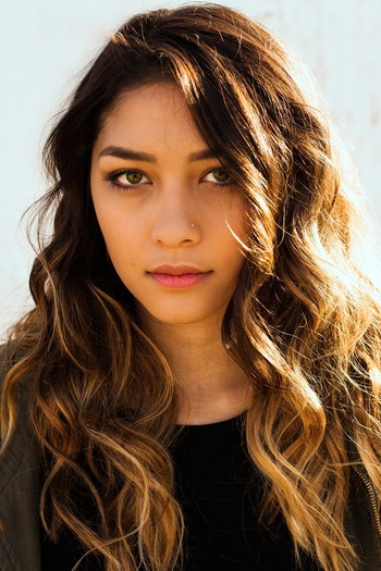 Фото акторки Lulu Antariksa