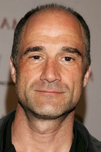 Photo of actor Elias Koteas